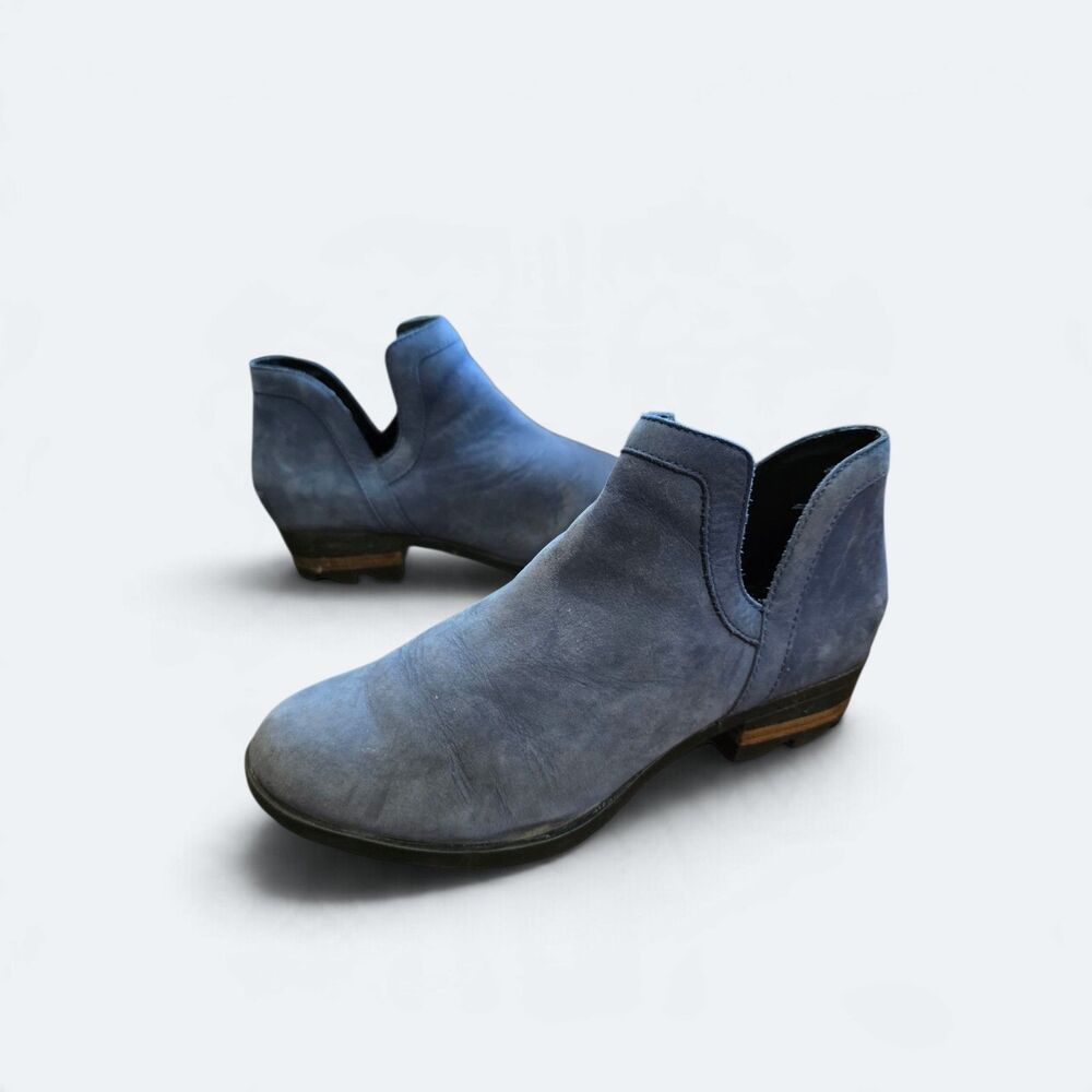 SOREL Lolla Cut-Out Waterproof Suede Booties Blue Size 9.5 Ankle Boots